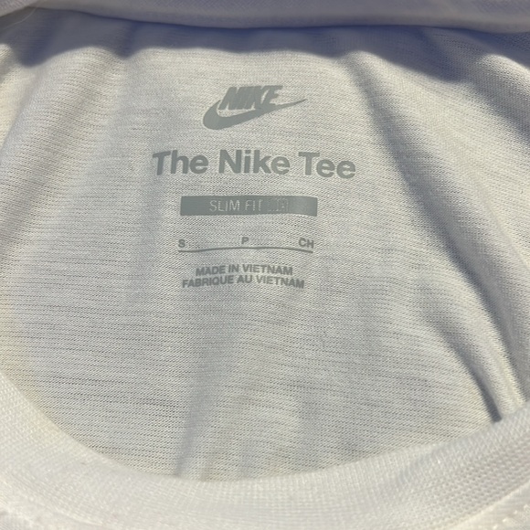 The nike tee white crop top size small - Picture 3 of 5